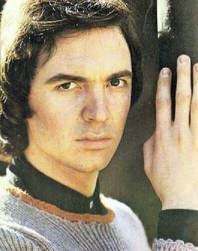 Rápidamente se colocó en los primeros lugares de la música europea y viajar a Lationamérica era su gran sueño.