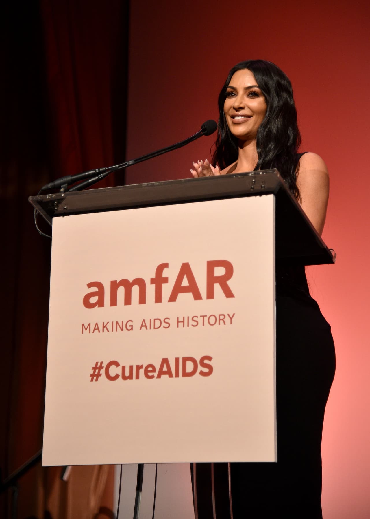 Tim Hardiman también contó a US Weekly que Matthew “estaba abrumado por la oferta de Kim y la aceptó gentilmente. Su generosidad le permitirá ahorrar suficiente dinero para, eventualmente, juntar el pago inicial de una casa. Realmente le ha cambiado la vida”.
<br>