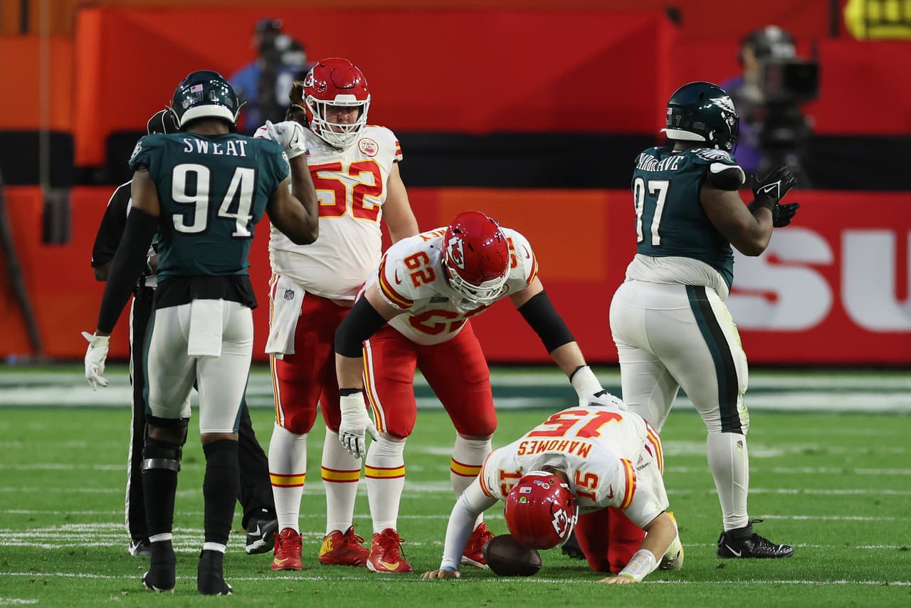 Patrick Mahomes prende las alarmas con su tobillo en primera mitad