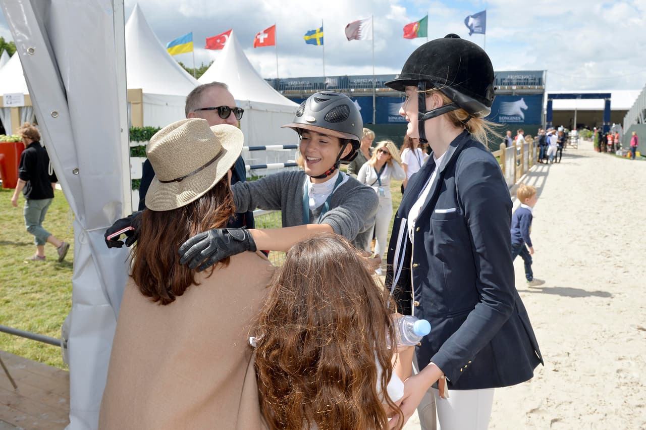 Aquí la prueba, en cuanto bajó del caballo se abalanzó sobre la mexicana.