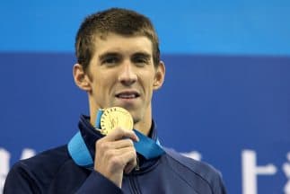 Tras ser arrestado por conducir en estado de ebriedad, el nadador olímpico hizo el anuncio vía Twitter.