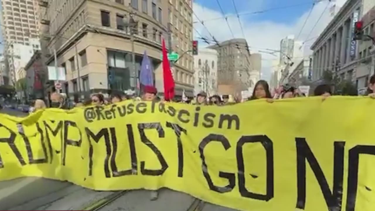 Manifestantes en San Francisco, en desacuerdo con las acciones del gobierno de EEUU en Venezuela
