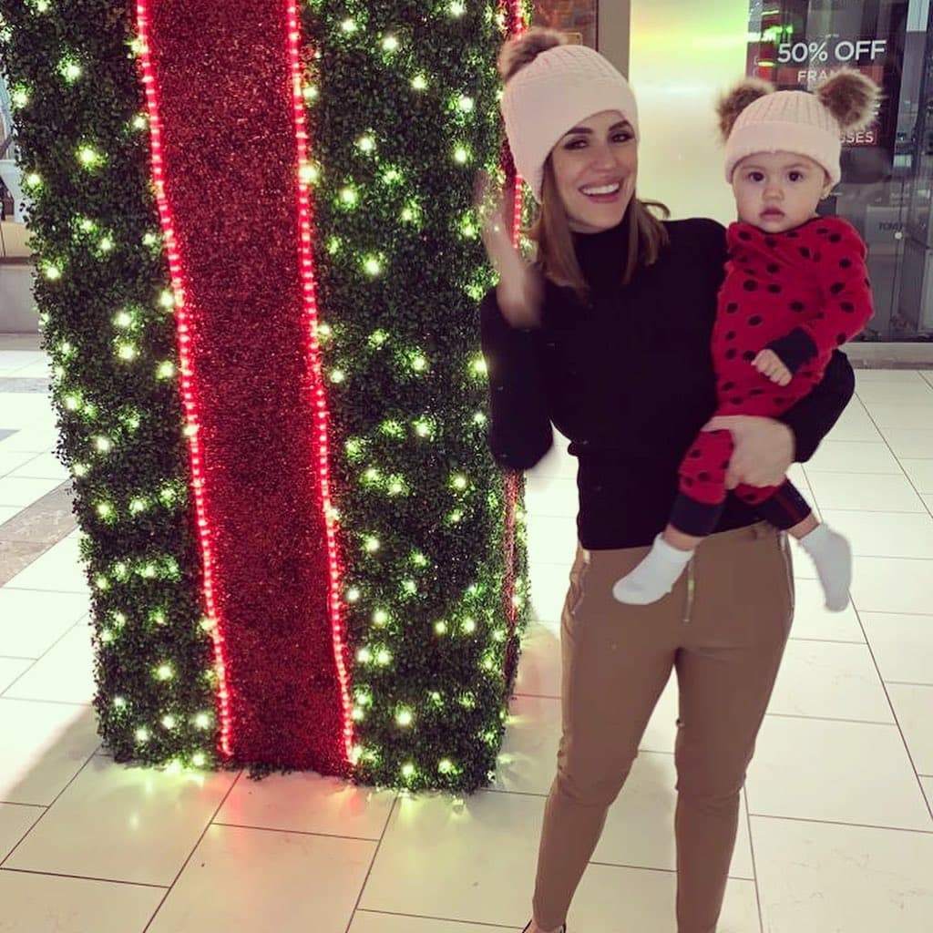 La diversión entre Carolina y su hija no descansa. Cuando no está en los estudios de Univision, la conductora de noticias aprovecha todo el tiempo que pasa con ella.