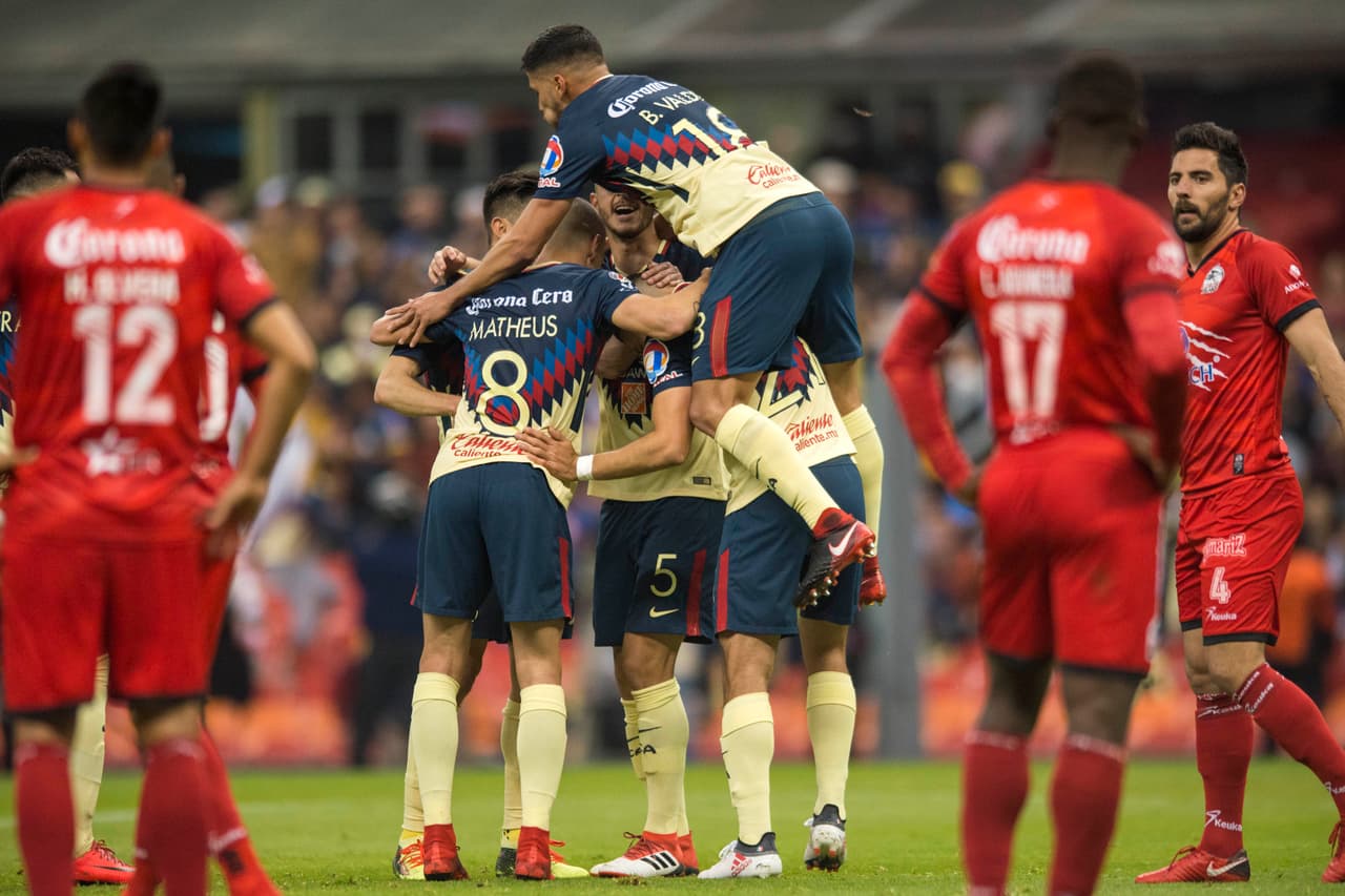 Al medio tiempo, América había tomado una ventada de 2 goles que, sumada a la superioridad numérica fue definitiva.