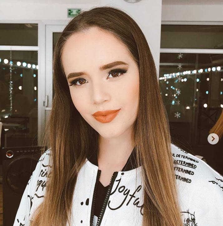 Allí, la joven interpreta a Tina Barkin, uno de los personajes principales. 
<br>