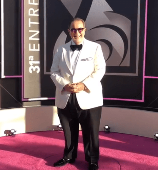 Por su parte, Raúl también tiene muchas seguidoras que le recuerdan que se ve bien de traje.