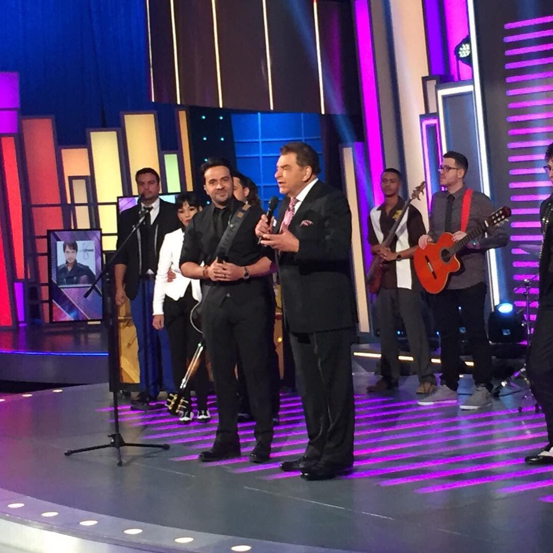 Luis Fonsi deleitó con su música.