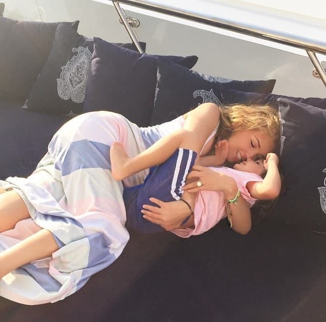 En sus brazos también descansó el pequeño Matthew.