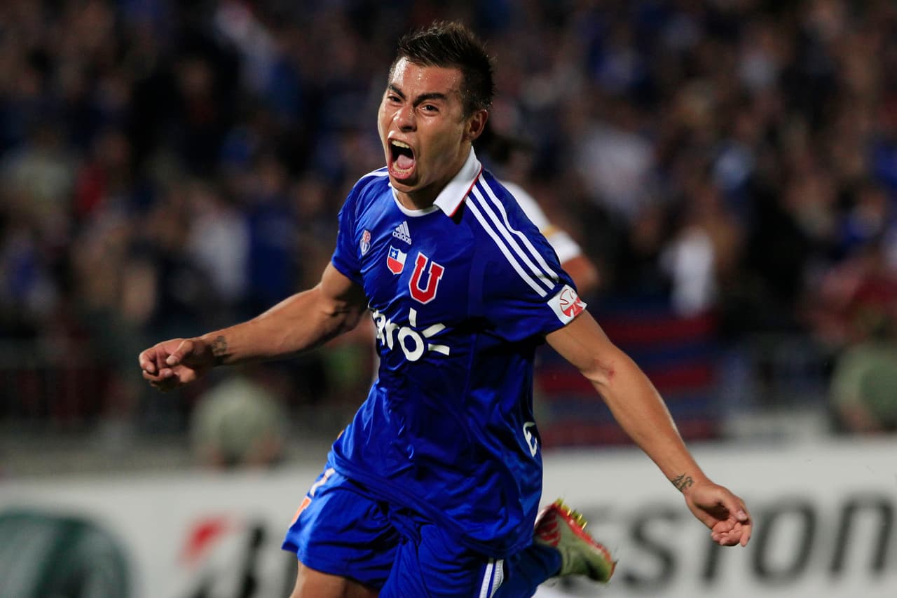 Con la Universidad de Chile fue campeón dos veces en 2011 y anotó 33 goles en dos años.