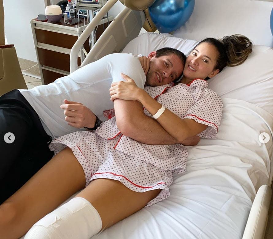 En las fotos aparece rodeada de sus seres queridos: sus padres (Gustavo y Zandra), sus hermanos (Ricki, en la foto, y Andrea) y su exnovio, Lenard Vandera.
<br>