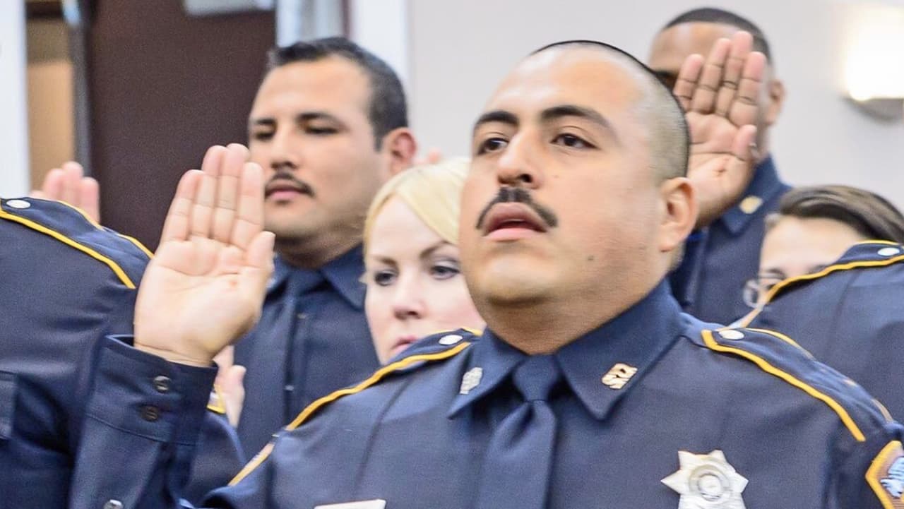 Muere oficial hispano del sheriff del condado Harris tras sufrir una emergencia médica en la escena de un crimen 