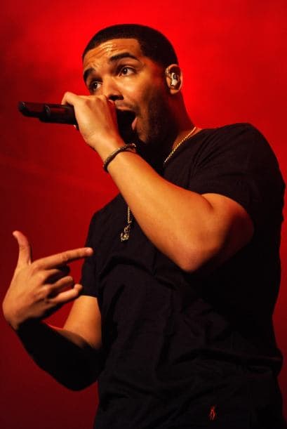 "97% en mi examen final. 88% en el curso. Uno de los mejores sentimiento de toda mi vida. ¡Esta noche me gradué de preparatoria!", dijo el rapero a sus fans, el miércoles, a través de Twitter.