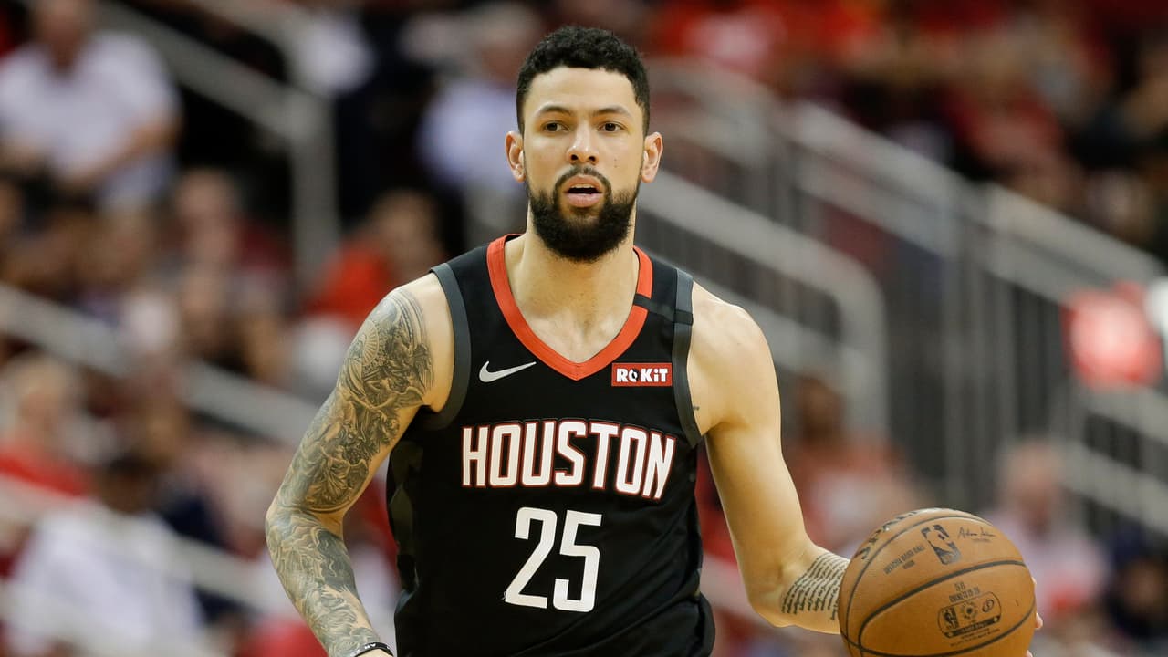 Austin Rivers, armador de los Houston Rockets, propuso que los jugadores NBA ayuden financieramente al movimiento Black Lives Matter (BLM) para evitar que el reinicio de temporada distraiga y debilite protestas que buscan igualdad social.