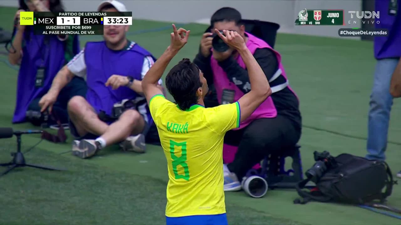 ¡Kaká la mandó a guardar! Tiro cruzado al segundo poste para el segundo de Brasil
