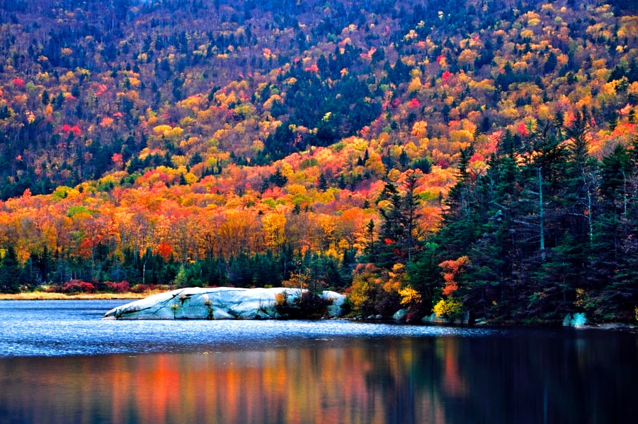 Eco Lake State Park, en New Hampshire: todo el estado de NH es un destino ideal para ver el cambio de colores, pero este parque estatal es perfecto para hacerlo en familia ya que no es un lugar que se llene de gente, de manera que se puede disfrutar del paisaje con tranquilidad.