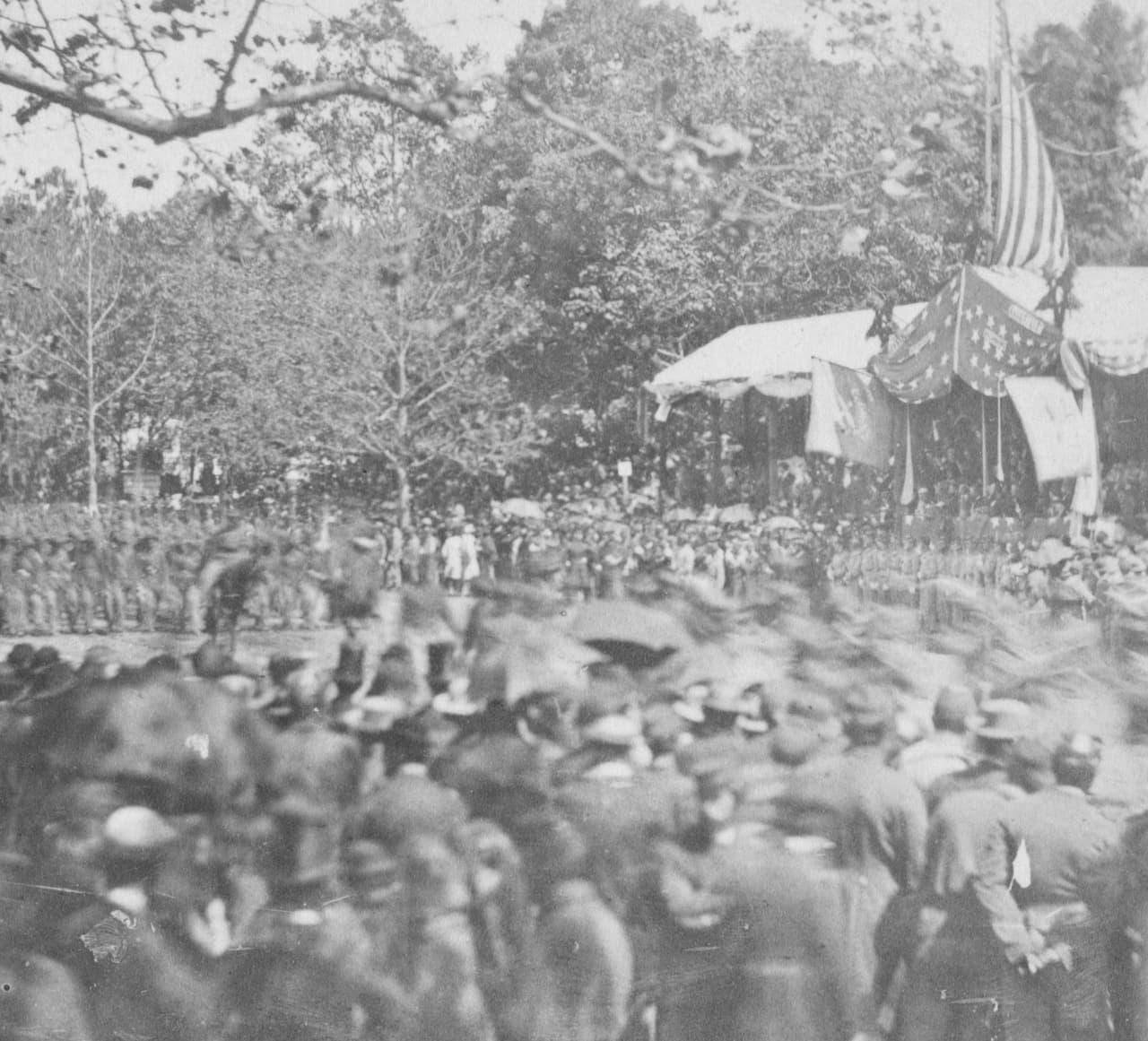 Soldados de las tropas de Ulysses S. Grant marchan victoriosos para la ‘gran revisión de los ejércitos’ en Washington DC, que se realizó al finalizar la guerra de secesión estadounidense. Estados Unidos derrotó a los Estados Confederados en una guerra civil que duró de 1861 a 1865.