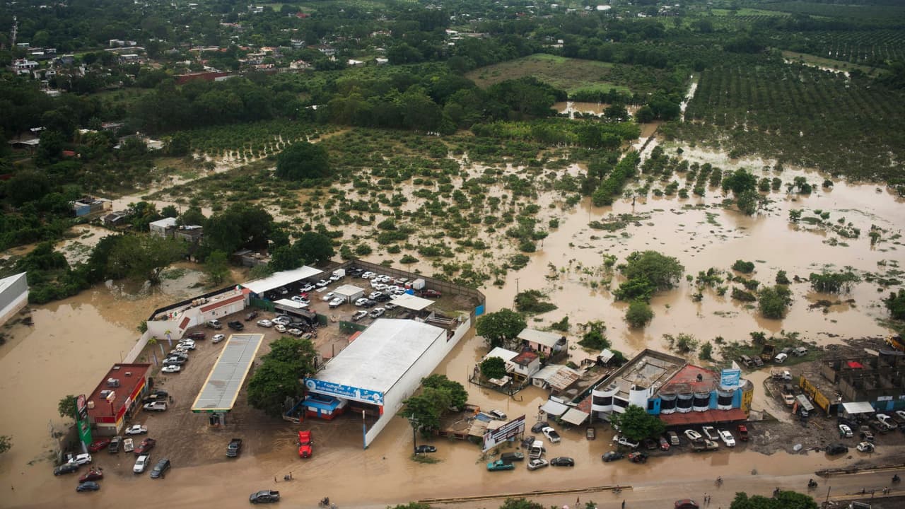 Imágenes aéreas de los estragos de las inundaciones en México: la cifra de víctimas sigue aumentando