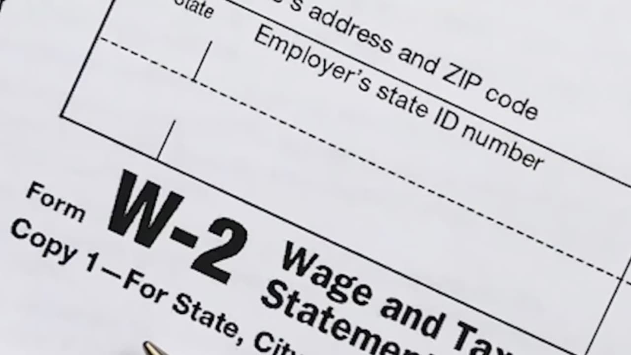 Cómo reclamar el reembolso de impuestos de un familiar detenido o deportado por ICE