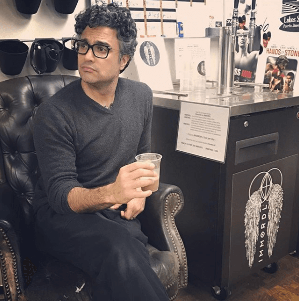 Jaime Camil ha sido otra de las personalidades que ha aprovechado sus redes sociales para expresarle su fanatismo a los famosos.