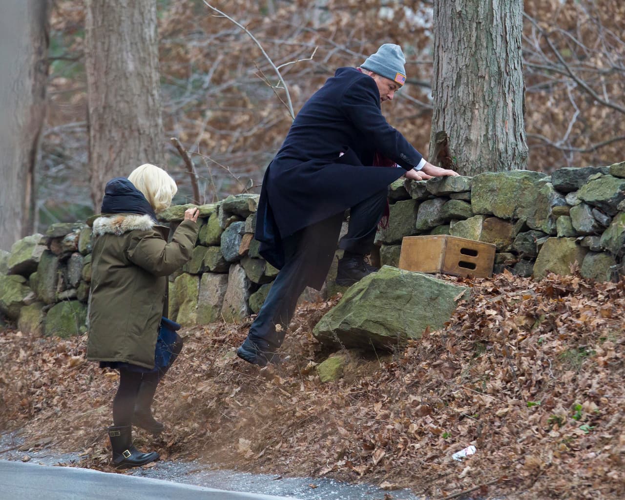 Para grabar algunas escenas tuvieron que trepar por una colina.