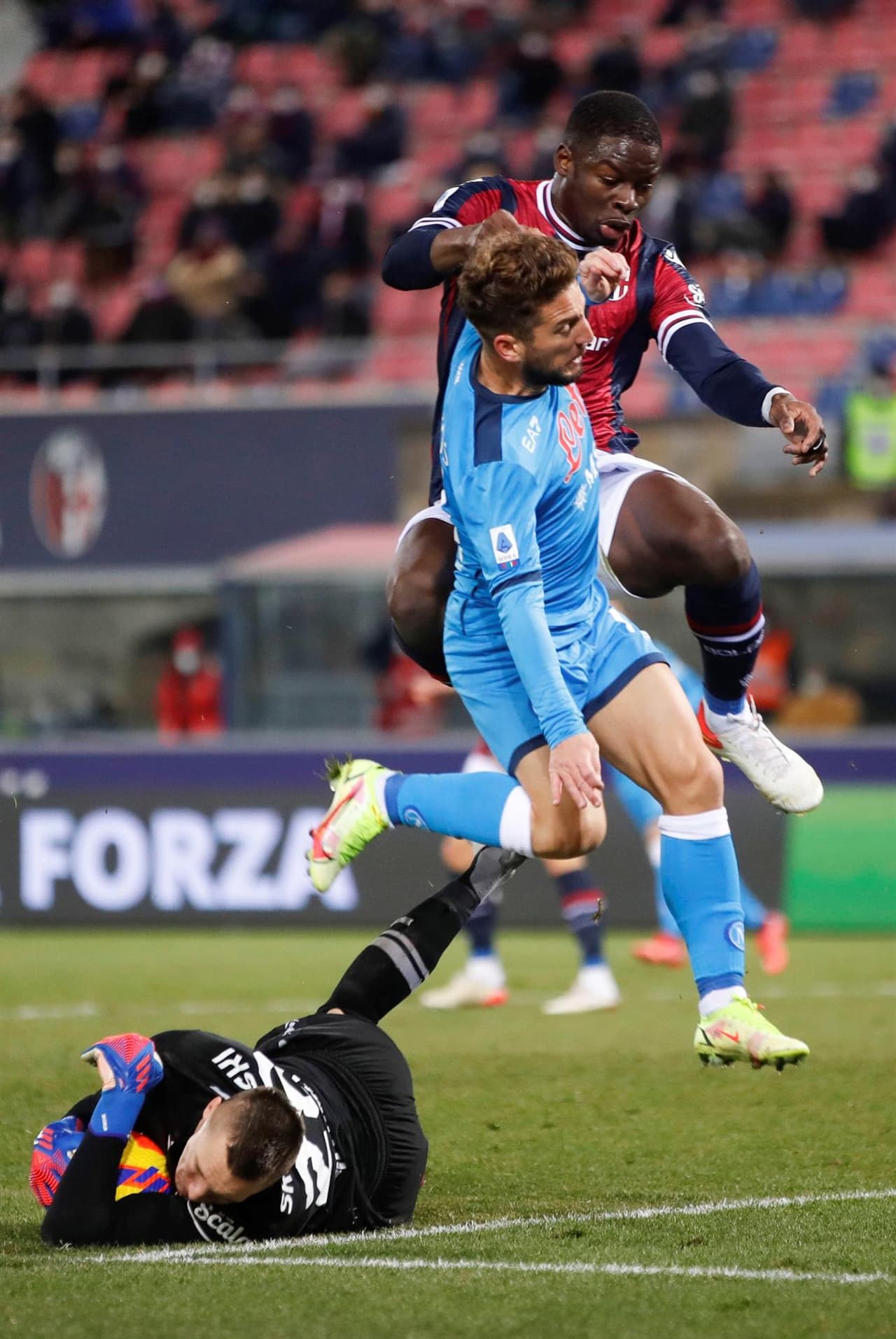 Con dos anotaciones del mexicano Hirving Lozano (20', 47'), el Napoli se lleva la victoria sobre Bologna durante la Jornada 22 y se posicionan terceros en la tabla de la Serie A.