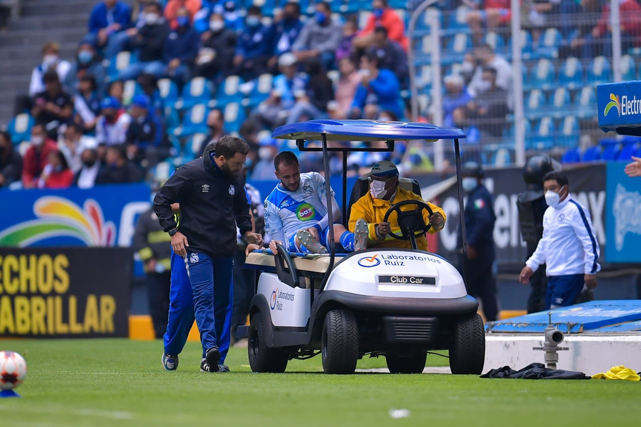 Federico Mancuello tuvo que salir en la primera mitad por una lesión en la rodilla.