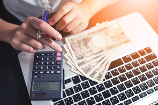 Según Zuniga, no se debe pensar en el interés de la tarjeta. La experta en finanzas indica que es una “cuestión psicológica”.