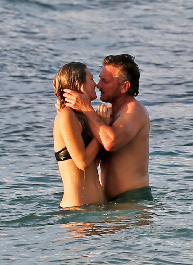 En el mar estuvieron dándose amor... ¡Chicos, get a room!