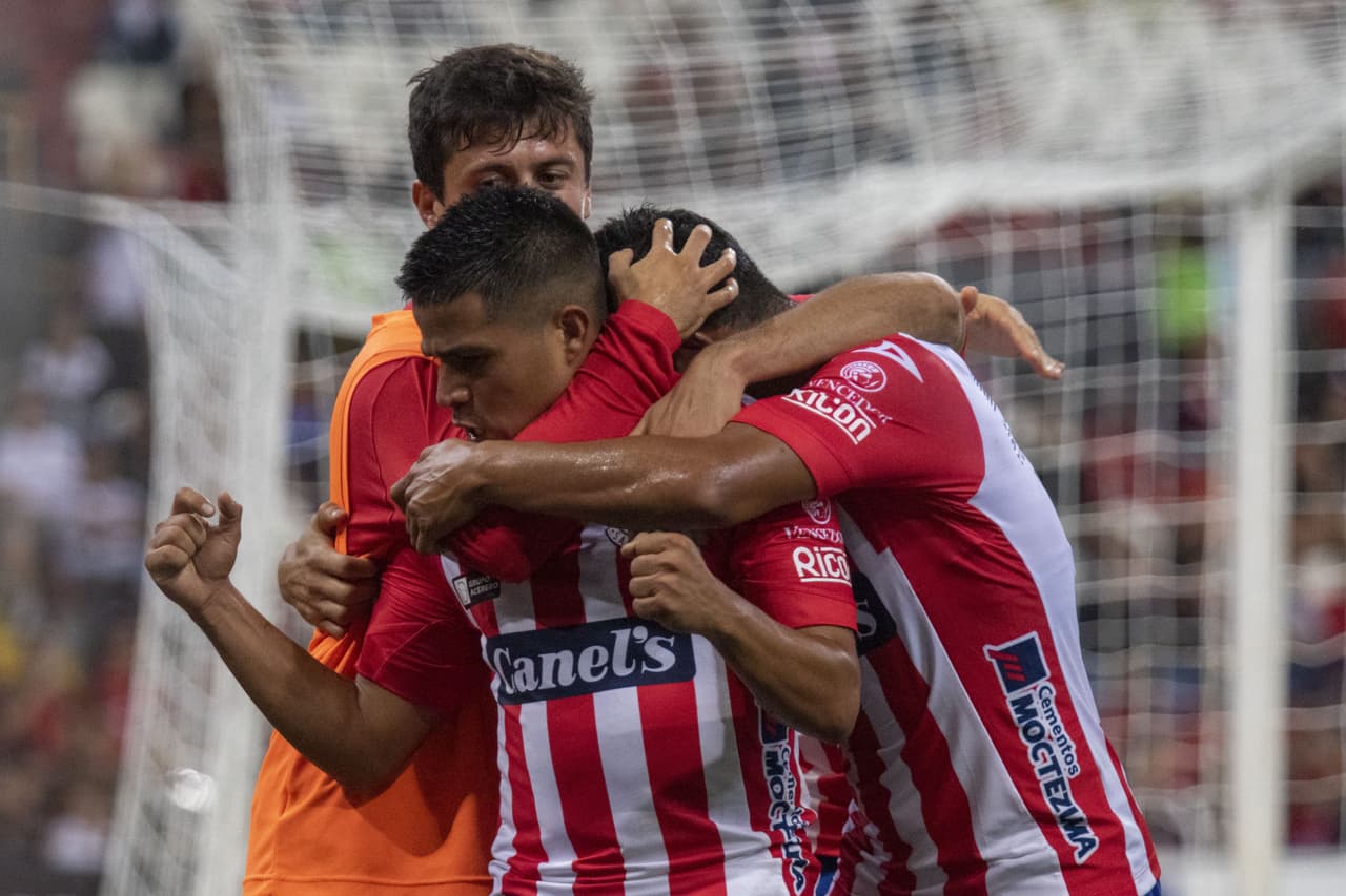 Con goles de Juan Castro al minuto 61 y Nicolas Ibañes al 90+3, el Atlético san Luis gana y pone en problemas al Atlas.