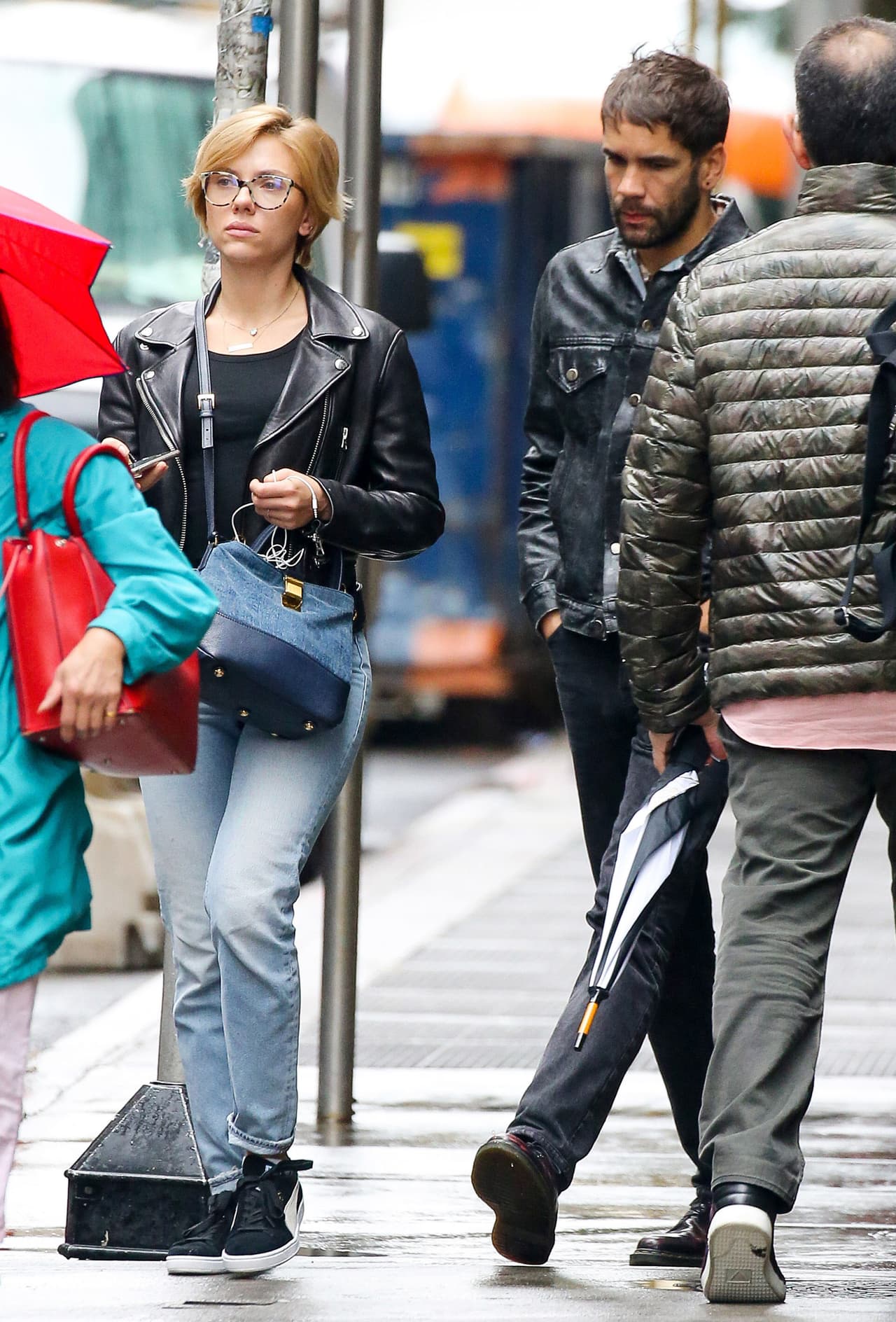 Scarlett es una encantadora mami.