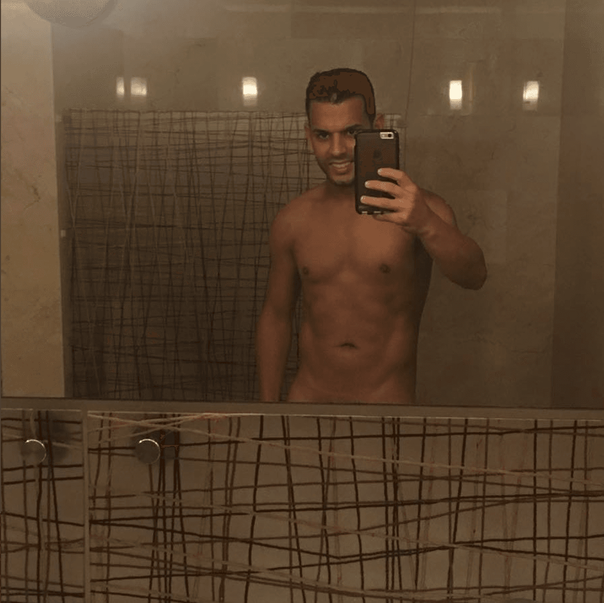 Por último, recientemente esta foto de
<b> <a href="https://www.univision.com/temas/tito-el-bambino">Tito 'El Bambino'</a></b> acaparó las miradas de muchos y nos dejó con la boca abierta.