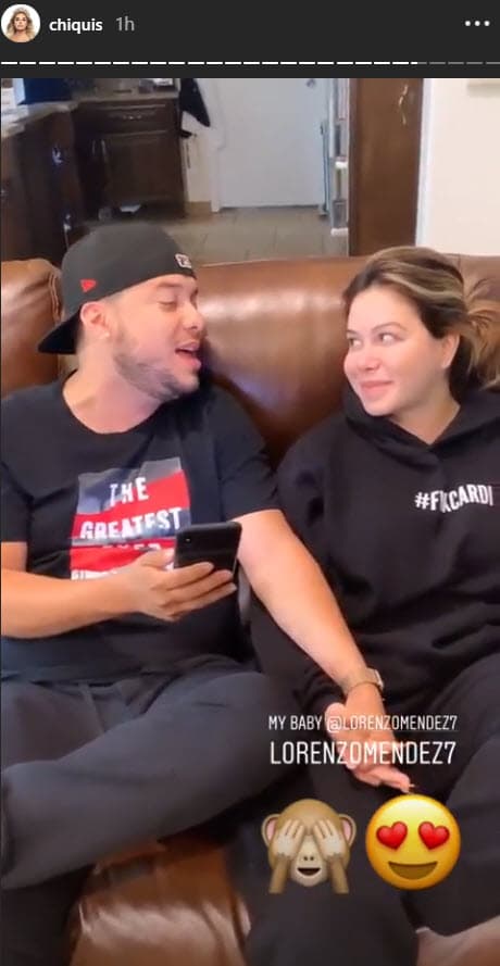 En los videos se ve que Lorenzo no dejó de cantarle, mientras ella disfrutaba el momento.
<br>