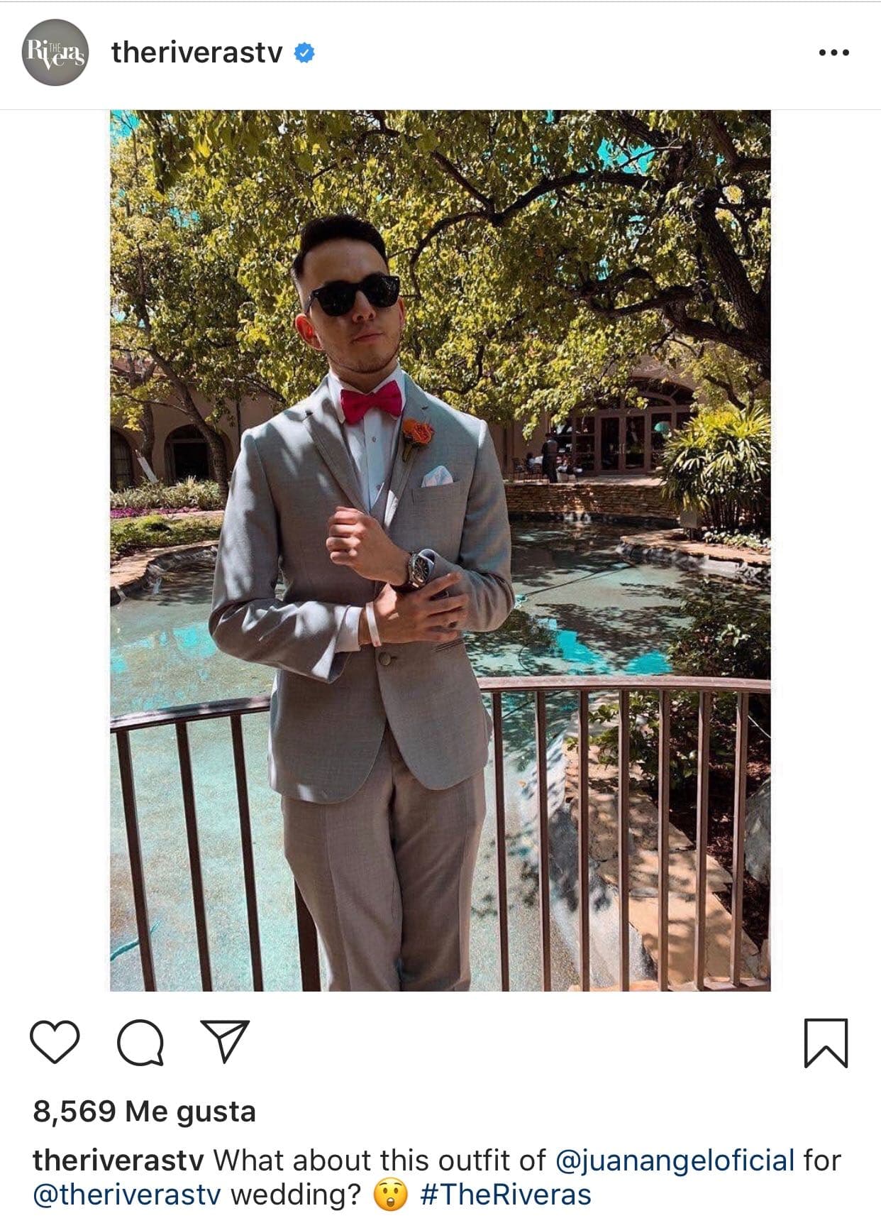 La pareja quiso tener una celebración privada, aunque su vida en gran parte ha estado en el ojo público porque Chiquis y sus hermanos Jacqie, Michael Angelo, Jenicka y Juan Ángel cuentan con su vida en su propio reality show, 
<b><a href="http://www.nbcuniverso.com/now/the-riveras">The Riveras</a></b>, en donde han expuesto tanto cumpleaños, fiestas, discusiones así como momentos difíciles tras la muerte de Jenni Rivera. De hecho, 
<b><a href="https://www.instagram.com/theriverastv/" target="_blank">en la cuenta de Instagram</a></b> del reality show no pasó desapercibida la boda y se compartió esta imagen de Juan Ángel.