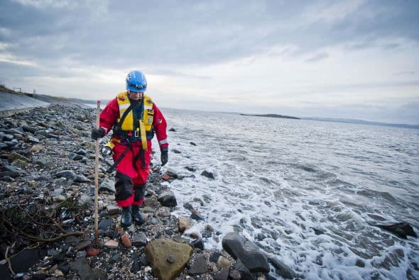 La conmoción que ha causado el caso del pequeño Mikaeel podía palparse ayer a las puertas de su casa en Edimburgo.