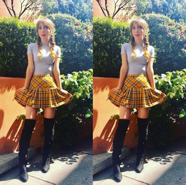 A la hora de elegir su ropa, Nat se proyecta y la película "Clueless" fue su inspiración para este divertido outfit.