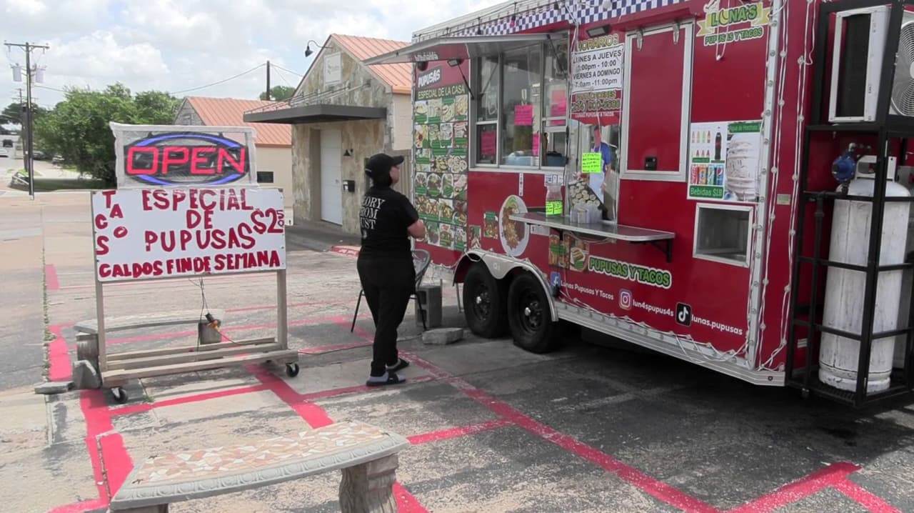 Dueños de food trucks celebran nueva ley estatal en Texas pese a dudas en requisitos