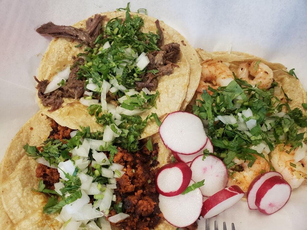 Tacos, tortas, tamales, moles, chiles y todo lo que 
<a href="https://www.univision.com/local/atlanta-wuvg/mejor-comida-mexicana-atlanta-2022-fotos">la <b>gastronomía mexicana tiene para ofrecer lo encuentras en estos restaurantes</b></a>.