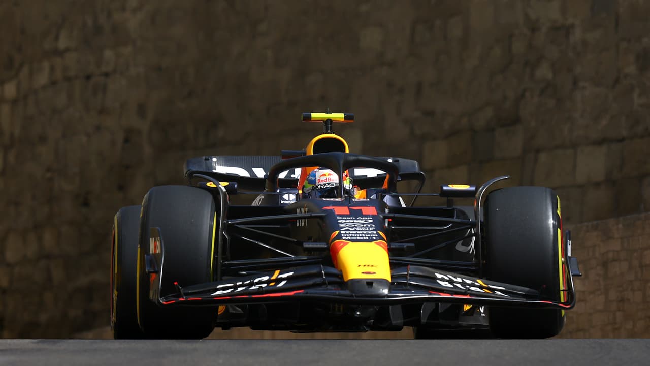 Checo Pérez queda tercero y Ferrari tiene su primera pole del año con Leclerc