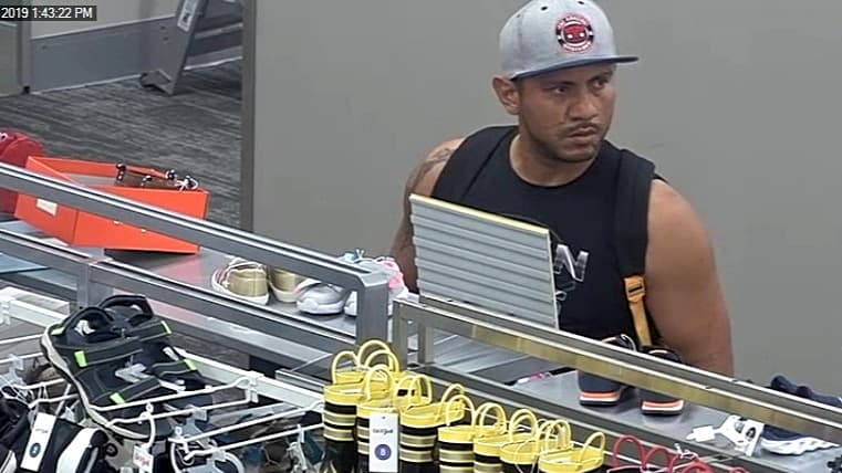 Buscan a sospechoso de acechar a niñas en tiendas departamentales del norte de la Bahía