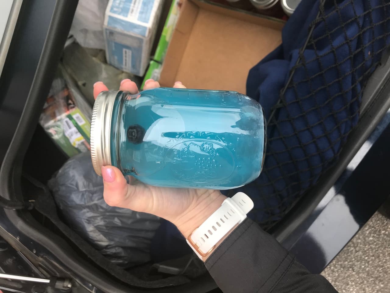 Botellas decomisadas por las autoridades.