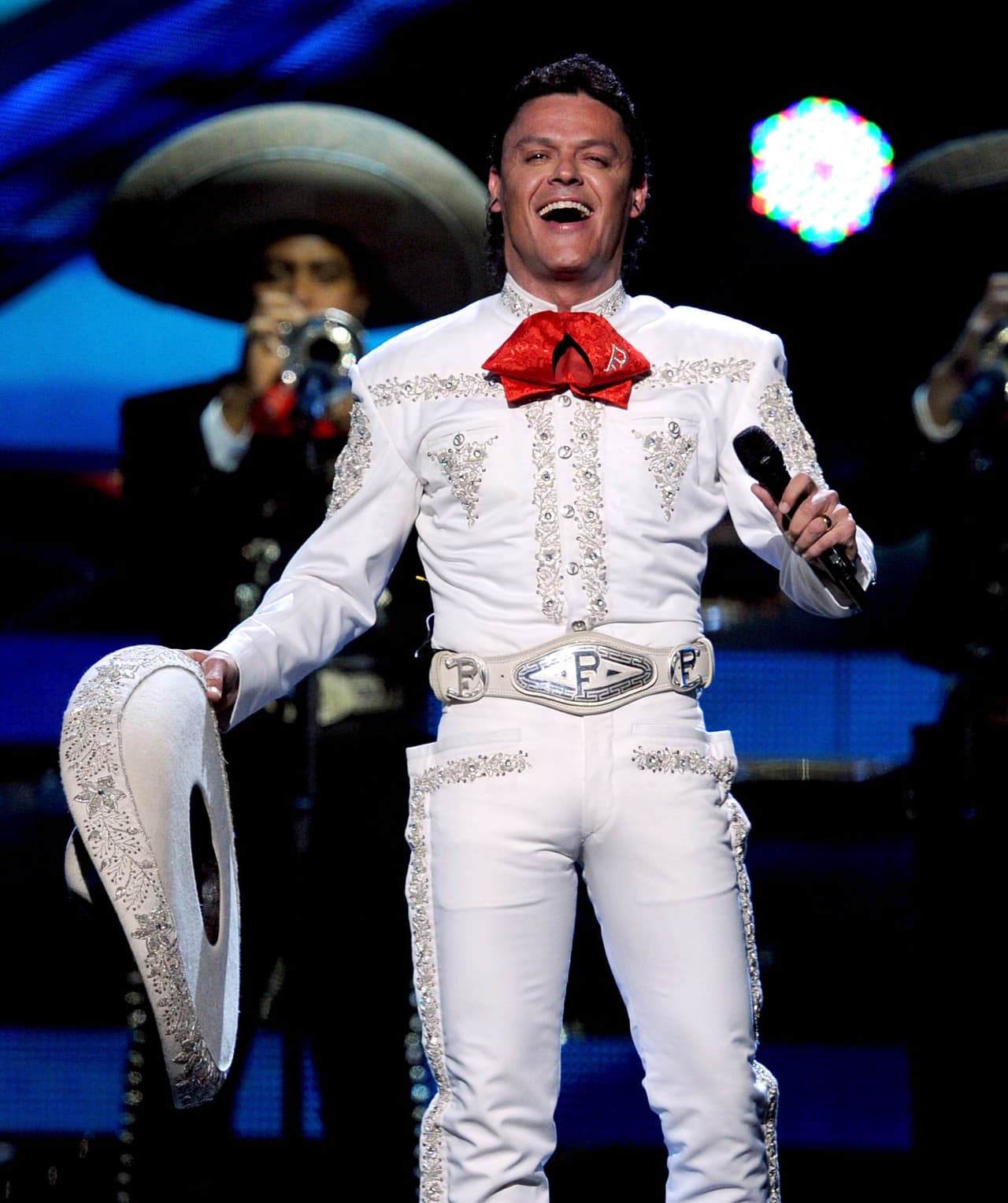 Pedro Fernández compite en la categoría Mejor Álbum de Música Ranchera por su disco 'Acaríciame el Corazón'.