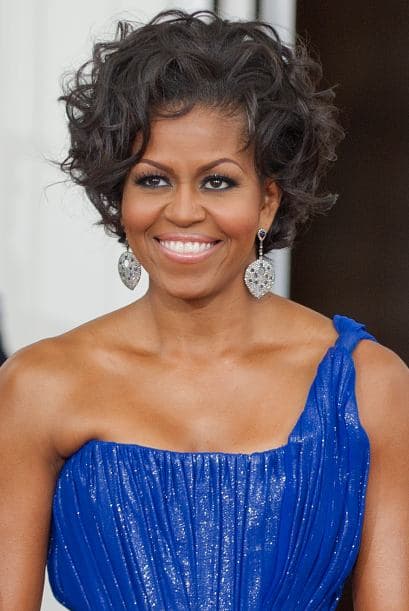 La primera dama siempre se ocupa de la salud, disciplina y éxito de sus hijas, antes que de la política, aunque en ambas tareas se saca un 10. Ha demostrado que además de ser una profesionista exitosa, madre dedicada y luchadora incansable, es una icono de moda y 'glamour'. Sin duda, ella es ejemplo y motivación para muchas madres que deben ser líderes, fuera y dentro de casa.