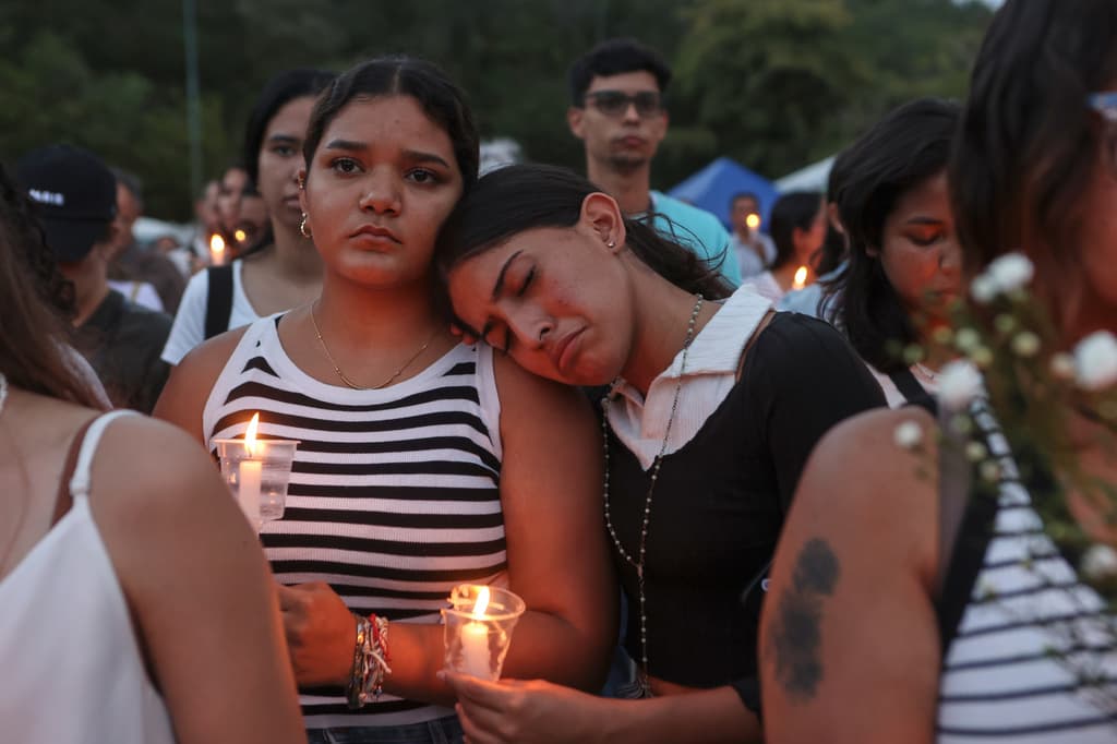 A 12 días de los terremotos y con 3,535 muertos, Venezuela celebra el 215 aniversario de su Independencia
