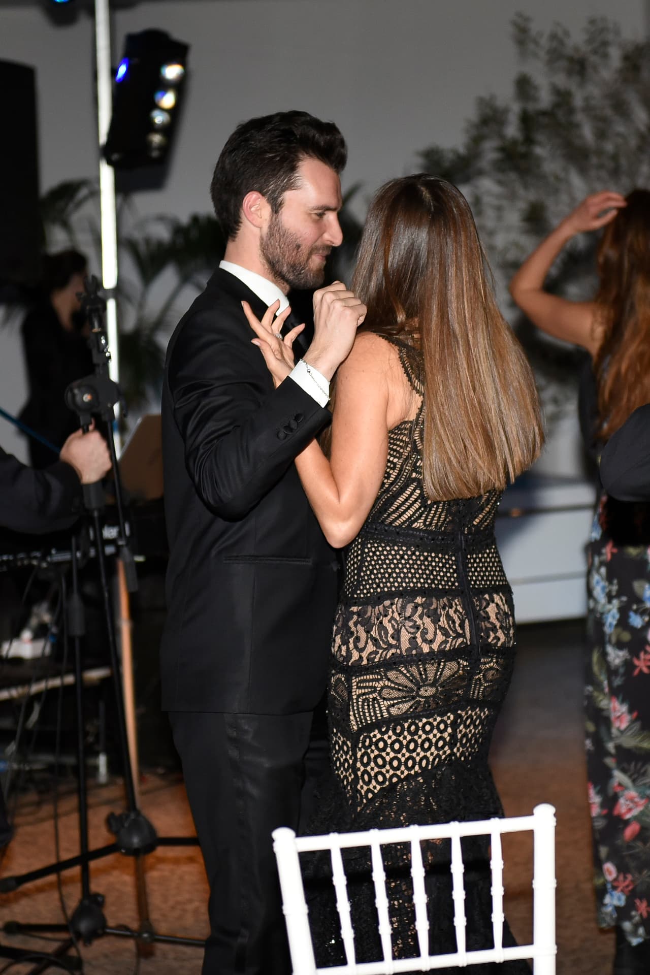 Sofía Vergara y el productor de cine Andrea Iervolino bailaron y se divirtieron juntos en la gala del Ischia Global Film and Music Fest, en Roma.