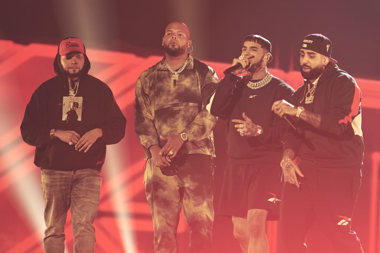 Sin duda que
<b>Mambo Kingz, Anuel y DJ Luian</b> prenderán el escenario con su tema 'Más Rica Que Ayer'.