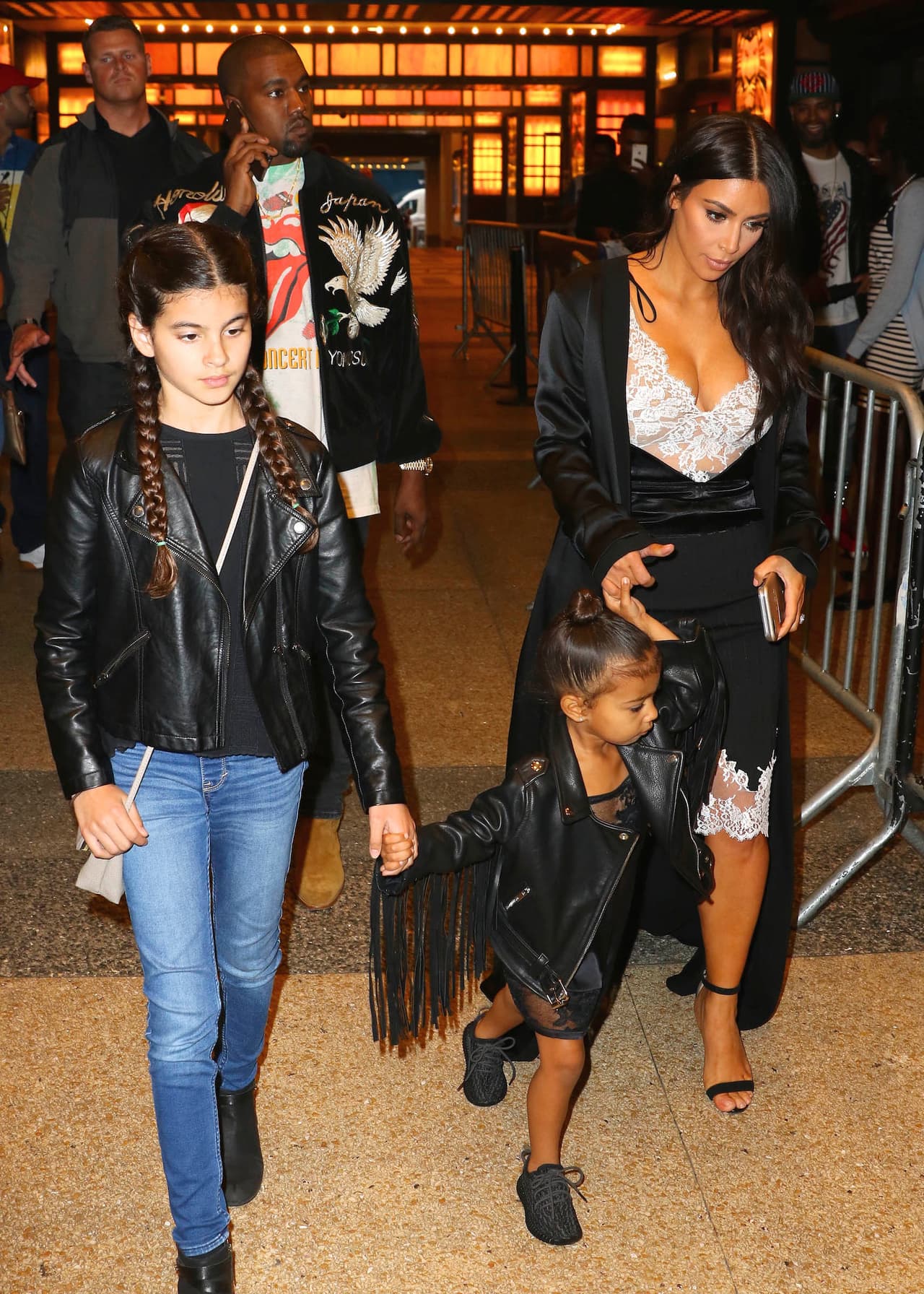 Toda la familia combinó sus outfits.