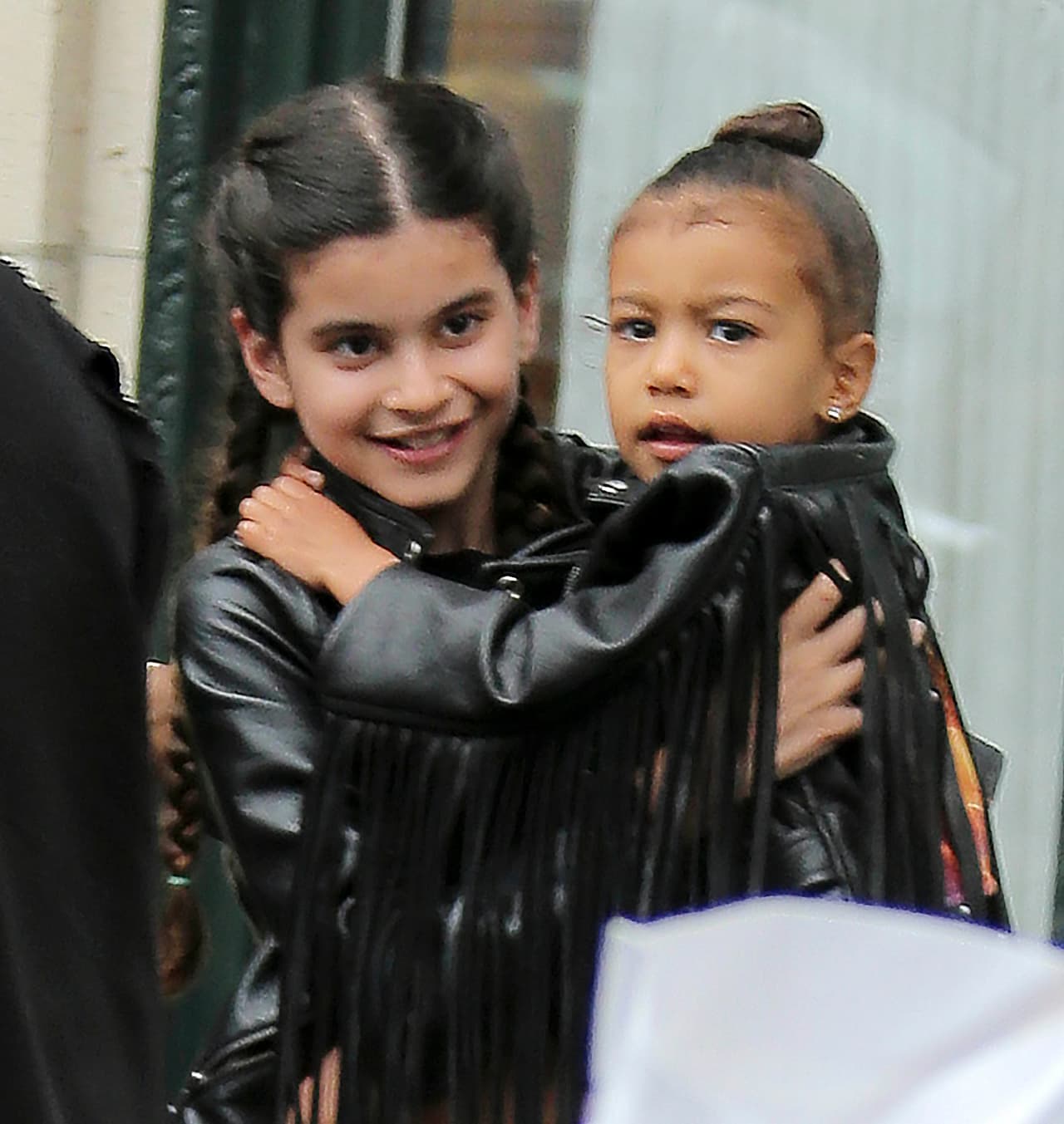 North llevaba a una amiguita para disfrutar de su paseo.