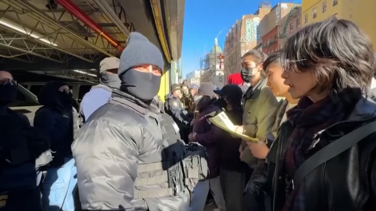 Bloquean operativo de ICE en Canal Street y NYPD interviene con detenciones