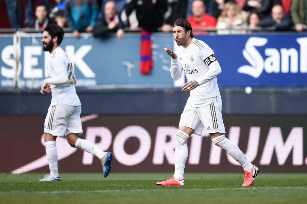 Isco, Sergio Ramos, Lucas Vázques y Jovic dieron la victoria al Real Madrid sobre el Osasuna 4-1. Un acto que llamó la atención fueron las carteras que los fanáticos del Osasuna aventaron al campo como protesta hacia la directiva del club.