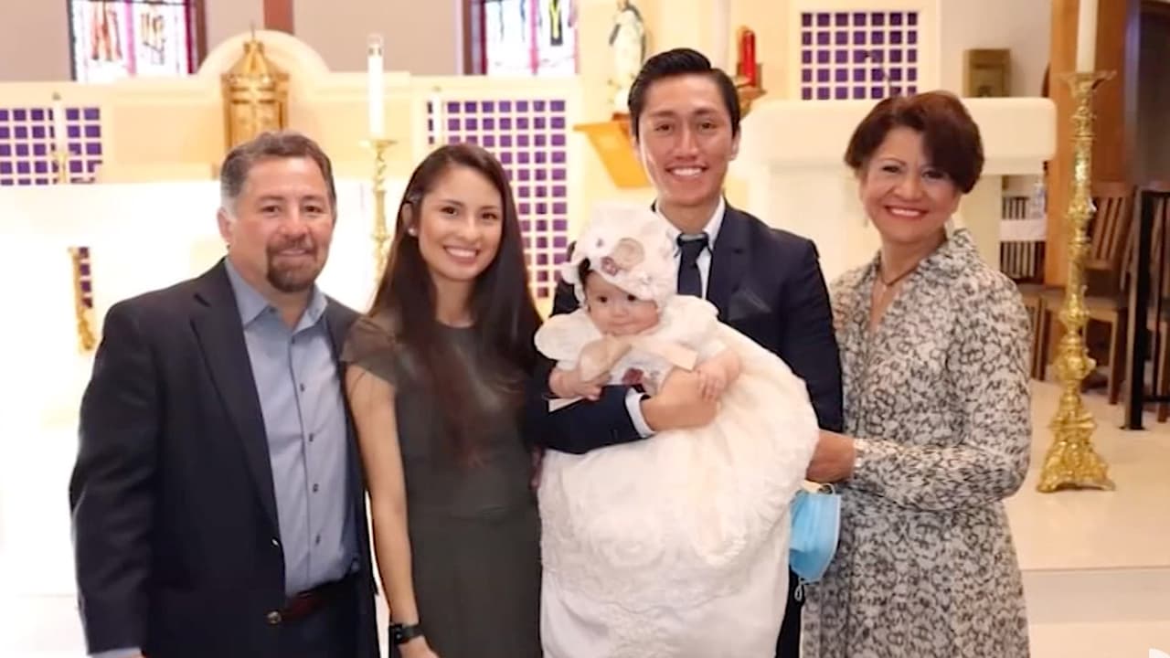 <b><a href="https://www.univision.com/local/houston-kxln/dreamer-karumi-reyes-visa-eeuu-mexico-daca-houston">Karumi Reyes</a></b>, beneficiaria de 
<b><a href="https://www.univision.com/noticias/inmigracion/dudas-mas-frecuentes-sobre-daca-video">DACA</a></b>, viajó a México el 29 de marzo para una cita migratoria, pero ese mismo día le negaron la 
<b><a href="https://www.univision.com/local/houston-kxln/dreamer-karumi-reyes-visa-eeuu-mexico-daca-houston-fotos">visa</a></b> y le pusieron un castigo de 10 años. Ahora tendrá que permanecer en el país azteca separada de su esposo y de su bebe, de 7 meses, ambos ciudadanos estadounidenses.